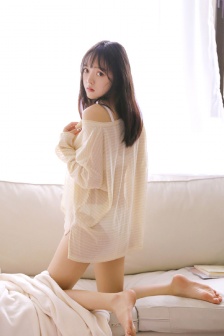 公交车车站最后一排被多人玩